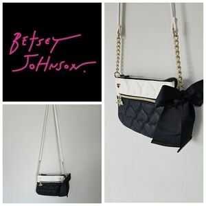 Small Betsey  Jonhson handbag, black bow